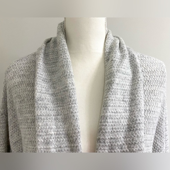 GAP Womens L Solid Gray Long Sleeve Long Cardigan Sweater Boho Classic Preppy - Picture 3 of 12